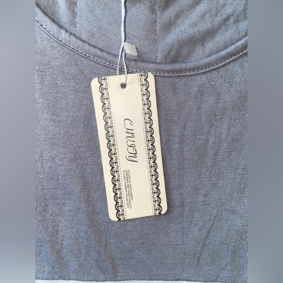 Beautiful woman’s top - Picture 3 of 6